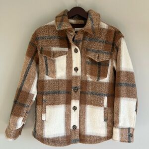 Fall warm jacket  women size XS used, like new 
Cream Checkered Pattern